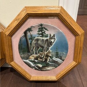 Collector's plate "Call of the Wilderness" series by Kevin Daniel w/ Oak Frame